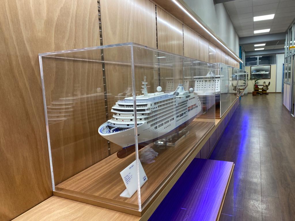 Teca in plexiglass modellino nave Fincantieri - BACEDO